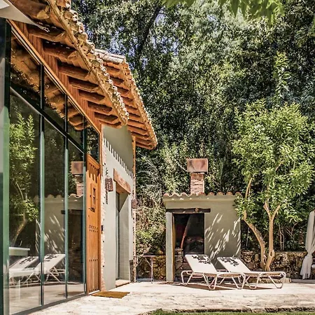 Nice In With Wifi, 4 Bedrooms And Outdoor Swimming Pool 펜션