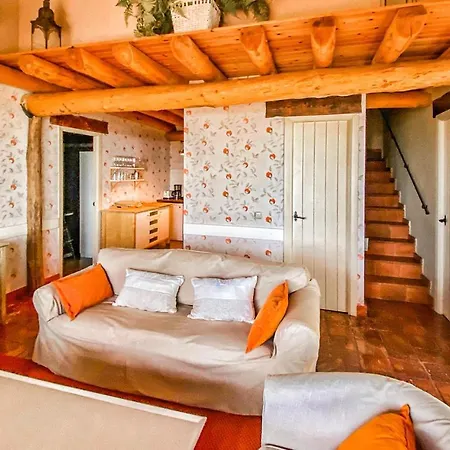 Nice In With Wifi, 4 Bedrooms And Outdoor Swimming Pool 펜션 칸델레다